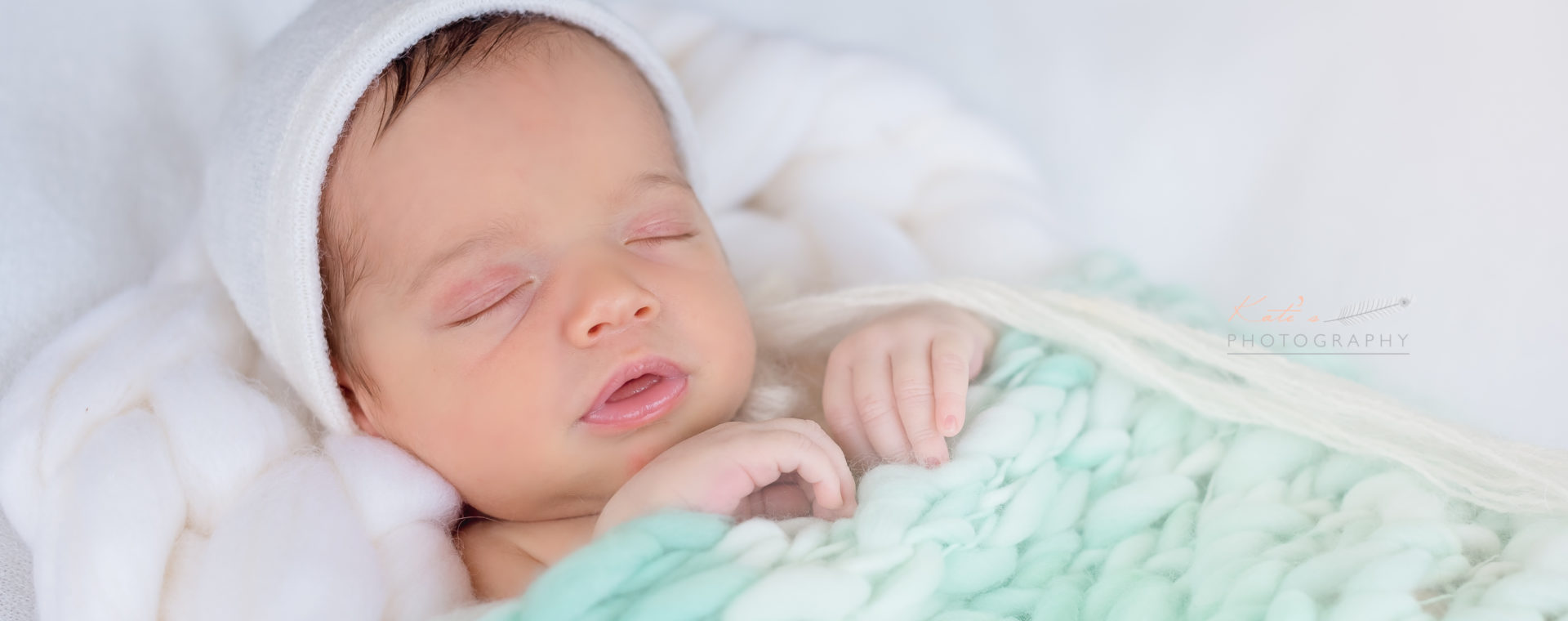 Un bébé qui dort en toute sérénité dans un cocon sécure